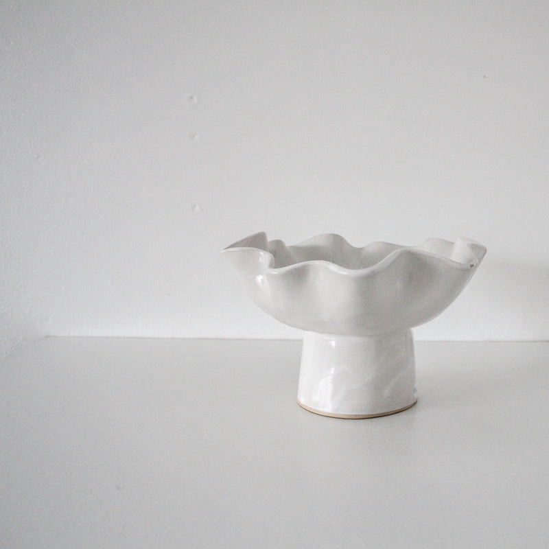 Wavy Fruit Stand / Soft White